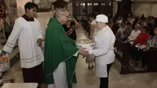 Fueron al menos 10 mil piezas de pan las repartidas