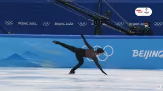 El mexicnao tuvo un percance en su presentación