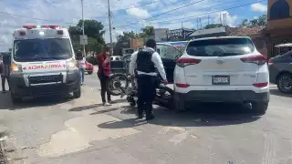 Paramédicos atendieron al motociclista herido