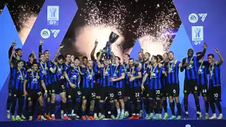 El Inter se mete en la historia, ya que ahora es el segundo equipo, desde la creación de la Supercopa (1988), en conquistarla tres veces consecutivas; sólo el AC Milan lo había logrado antes

