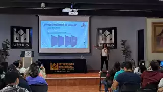 La conferencia se realizó en la escuela UMSA en Mérida