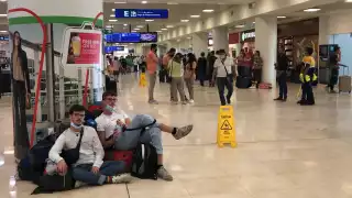 Con el apagón, se tuvo que hacer uso de ventiladores a las terminales, pues los aires acondicionados no funcionaban