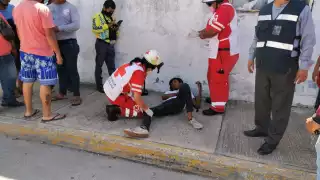 Joven termina gravemente herido tras chocar contra una camioneta en Ciudad del Carmen