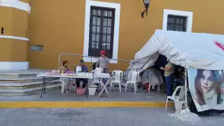 Casi un año de lucha: Extrabajadores del Ayuntamiento de Campeche reclaman derechos laborales mientras venden antojitos