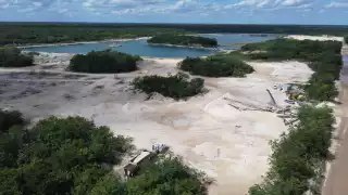 Clausuran empresa sascabera en Cancún por daños a viviendas de Kusamil