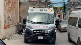Empleado se golpea la cabeza y sufre hemorragia en el barrio de Santa Ana de Campeche