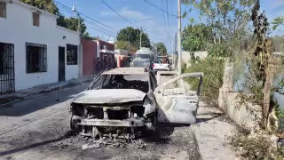 Movilización policiaca y de Protección Civil por auto en llamas
