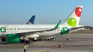 Avión de Viva aterriza en Mérida para asegurar retorno ante crisis de combustible en Cuba
