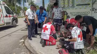 Un automovilista se pasó el alto y causó el accidente