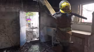 Habitantes denunciaron que el inmueble llevaba tiempo aparentemente abandonado.