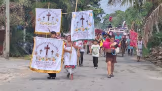 La misa fue oficiada por el párroco de la ciudad en la Iglesia de la Santa Cruz, como parte de las actividades religiosas.
