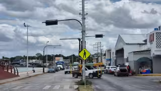 Alertan por riesgo vial en Champotón ante semáforos que llevan años sin funcionar