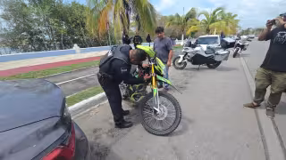 Caen presuntos ladrones de motos en la avenida Pedro Sáinz de Baranda en Campeche
