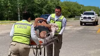 La mujer presentó heridas luego de caer al pavimento