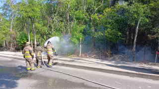 Elementos del Heroico Cuerpo de Bomberos acudieron al lugar para atender el hecho.