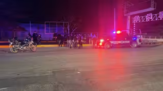 Persecución policiaca terminó en un accidente y con personas detenidas en el Puente Nichupté