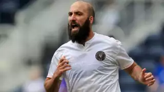 Higuaín recibe un premio de la MLS previo a su retiro profesional