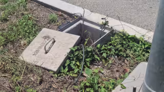 Robos de cableado dejan sin luz tramos del malecón de Champotón.