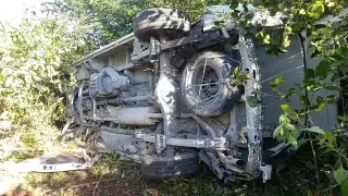 Accidente entre auto y combi en la carretera Tulum-Cobá deja tres lesionados