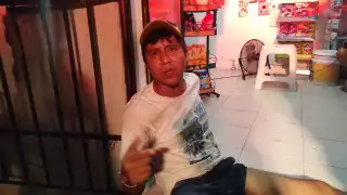 El hombre pudo escapar de la paliza y llegar a su casa