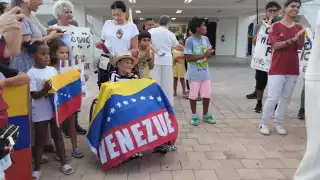 Con pancartas demostraron su enojo contra Nicolás Maduro