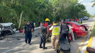 Choque frontal en avenida Costera deja un muerto y cinco lesionados