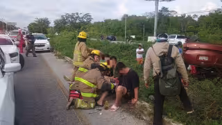 Accidente carretero en Quintana Roo deja ocho personas lesionadas, tres fueron hospitalizadas