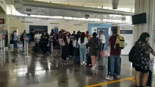 Tras la protesta de taxistas en el lugar, que pidieron atención al Gobierno del Estado por los pocos ingresos que registran; no hubo afectaciones a los viajeros registrados