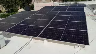 Los paneles solares fueron instalados pero no funcionan, y se detectaron irregularidades en el proyecto