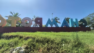 Vecinos denuncian maleza y deterioro en zona turística