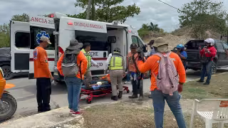 Profundo corte en pierna tras accidente con machete