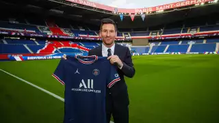Un día después de su despedida del FC Barcelona, Lionel Messi fue presentado como jugador del Paris Saint-Germain