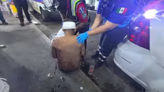 Hombre herido y cubierto de sangre moviliza a paramédicos en Ciudad del Carmen