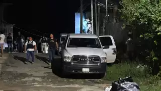 Un grupo de hombres en un auto rojo disparó contra una casa y al aire en la colonia Leovigildo Gómez.