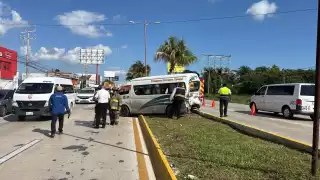 Accidente en el Blvd Colosio de Cancún dejó cinco personas lesionadas