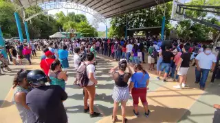 Desde el martes 3 de agosto, se ha visto la formación de largas filas en el módulo de vacunación de la Colonia San Juan