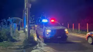 Ciudadanos reportaron a un hombre a un hombre tendido entre el monte, boca arriba