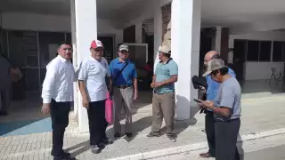 Los propietarios de negocios que no están afiliados a ninguna Cámara se presentaron en el Ayuntamiento y entregaron una solicitud con copia a los Regidores.