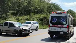 Dos personas lesionadas  en choque de camionetas en la Escárcega-Champotón 