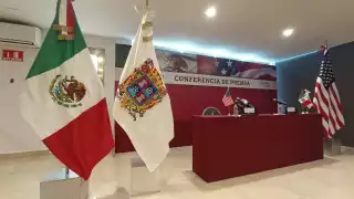 Ken Salazar llegó a Campeche para hablar con Layda Sansores