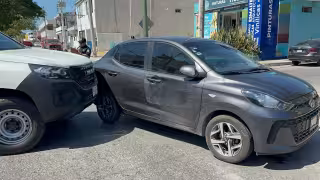 Camioneta no respeta alto y provoca cierre total de la avenida Miguel Alemán en Campeche