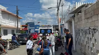 Un conductor atropelló a un motociclista en el barrio de Santa Ana, causándole una fractura en una extremidad