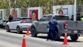 Policías decomisan vehículos por polarizado ilegal y falta de documentos en Campeche