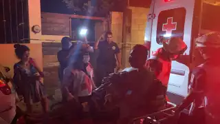 El lugar quedó completamente acordonado mientras elementos de la Agencia Estatal de Investigación realizaban el levantamiento de los casquillos