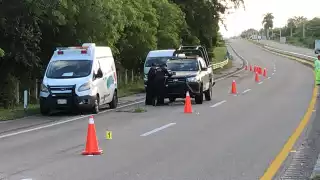 Al lugar llegaron elementos del Servicio Médico Forense (SEMEFO), que se vieron en la necesidad de cerrar el tramo carretero