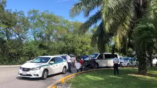Los taxistas intentaron bloquear el kilómetro 25 de la zona hotelera en Cancún
