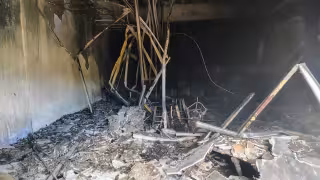 Incendio consume antiguo casino en la Zona Hotelera de Cancún