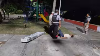 Personal de seguridad privada detiene a presunto ladrón tras persecución en el Malecón de la Caleta; habría robado escalera para venderla