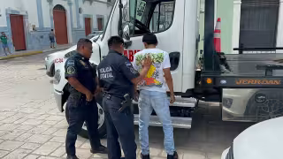 Conato de bronca en zona centro: motociclista retenido sin licencia