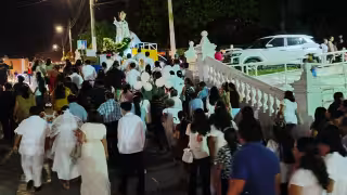 Celebran misa de sacramento y tradicional procesión en honor al santo patrono San Luis Obispo en Calkiní